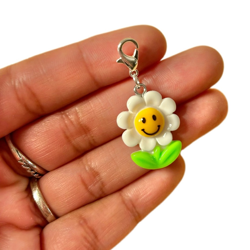 Flower 🌸 Charm